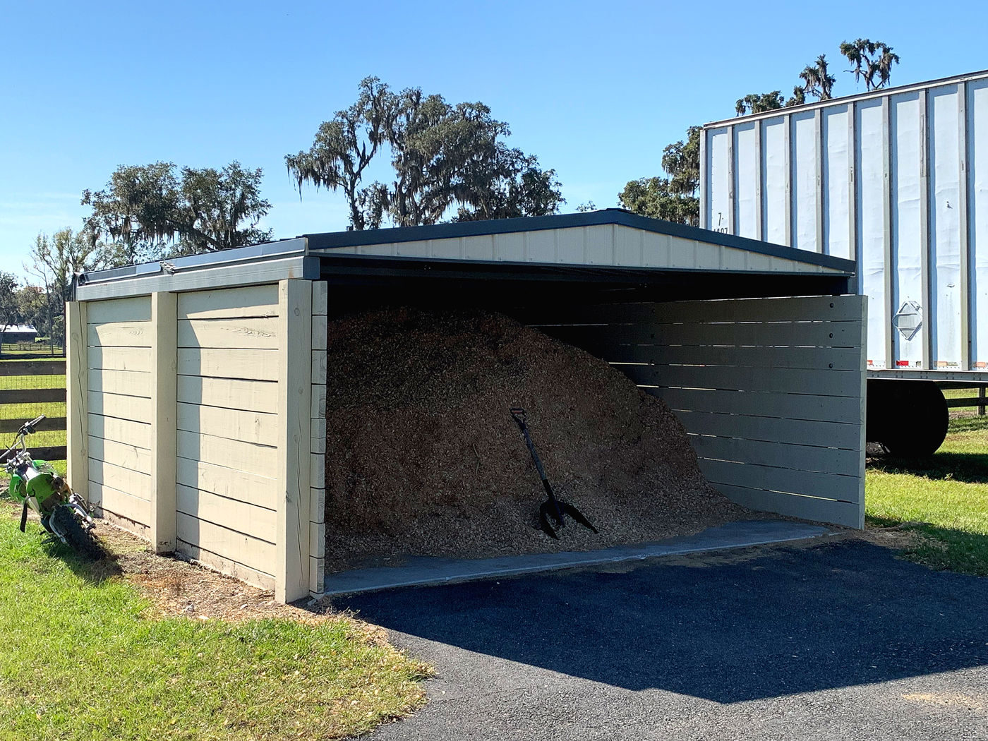 Closed Hydraulic Roof for Dry Bedding