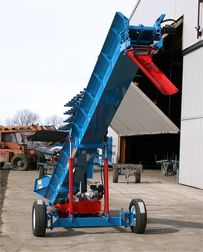 Schweiss Conveyor takes the Manure High